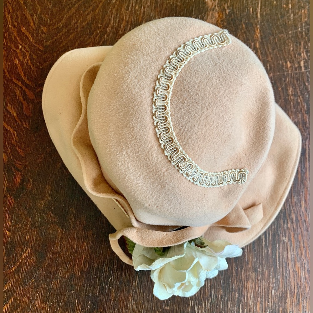 Vintage Wool White Blossom Hat - Picture 2 of 6